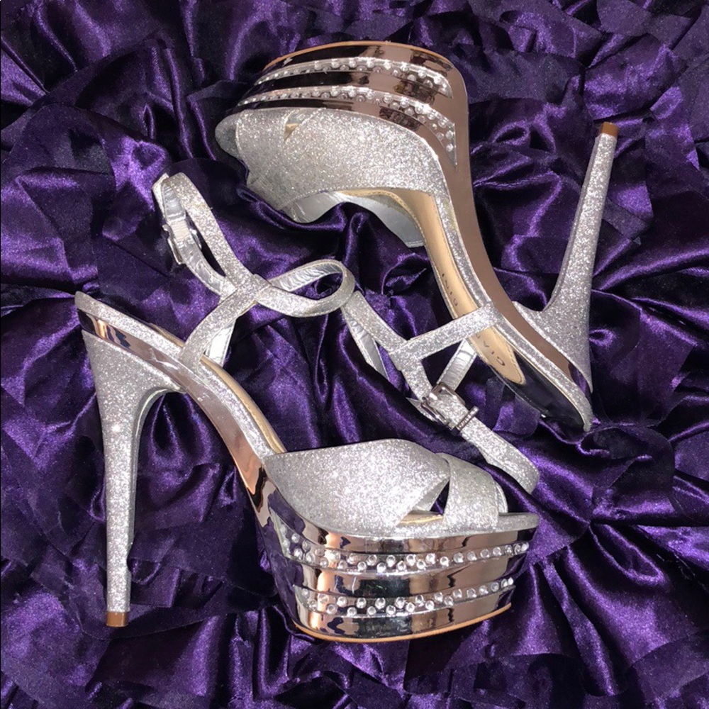 Size 7.5 - Silver Gianni Bini Heels